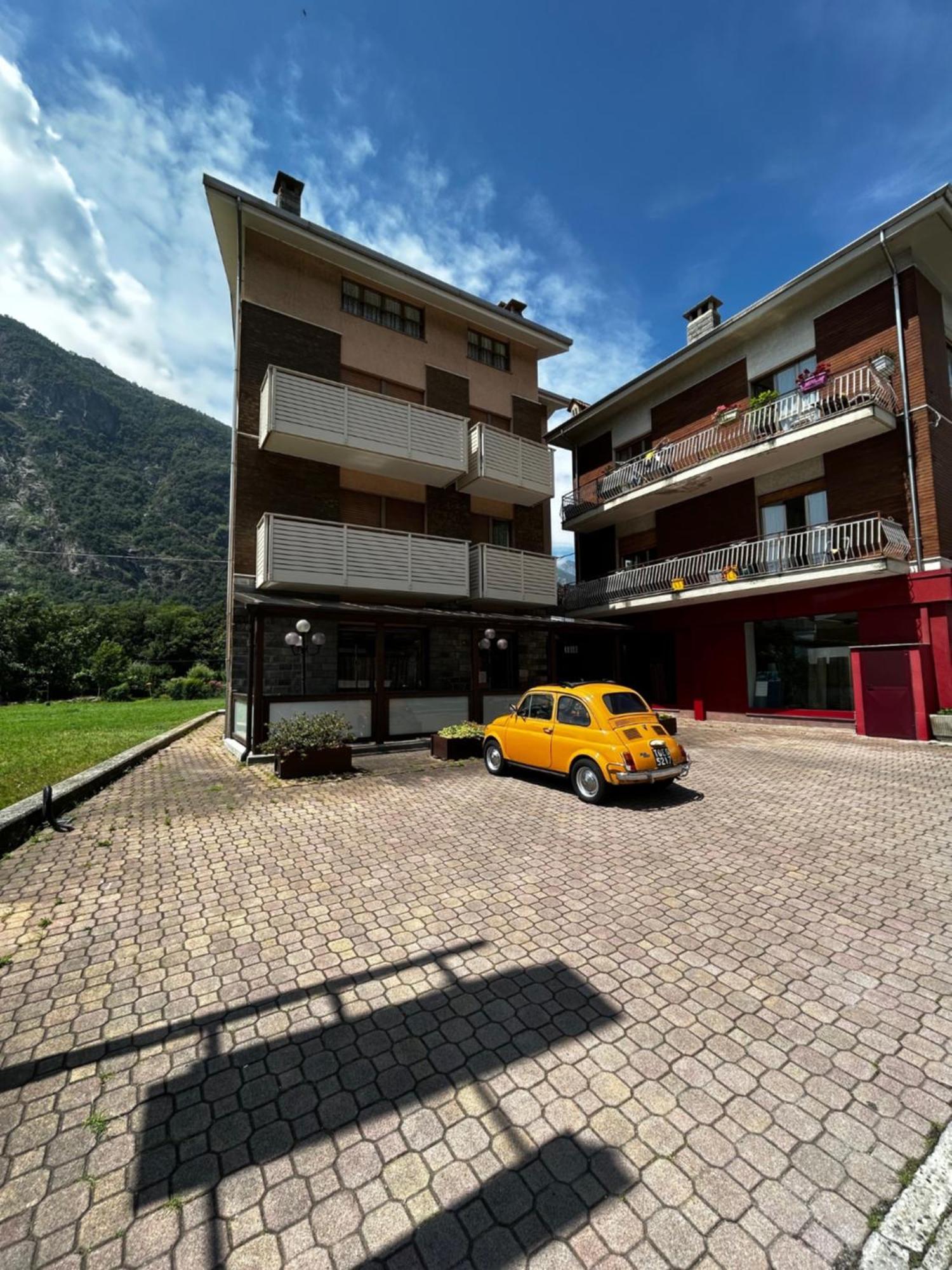 Albergo Carla Pont-Saint-Martin Exteriör bild